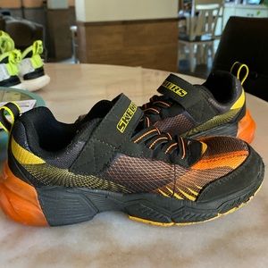 Boy, size 13 sketchers new